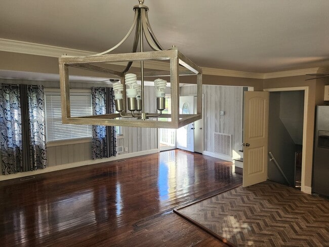 Photo - Spacious 4 bedroom 2 bath Will Not last long!