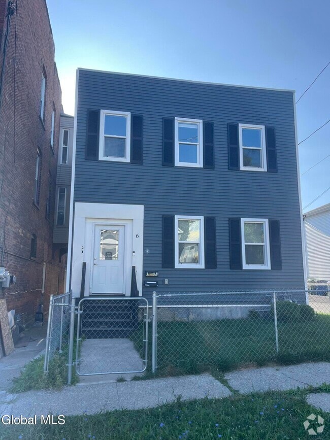 Building Photo - 6 Broadway Unit 2 Rental