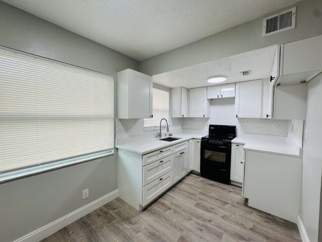 Photo - 618 93rd Ave N Unidad 8