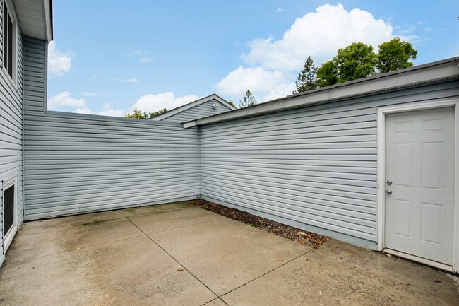 Photo - 12115 Drake St NW