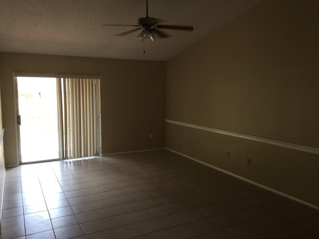 Building Photo - 2 bed 2 bath with Fenced in backyard! Rental