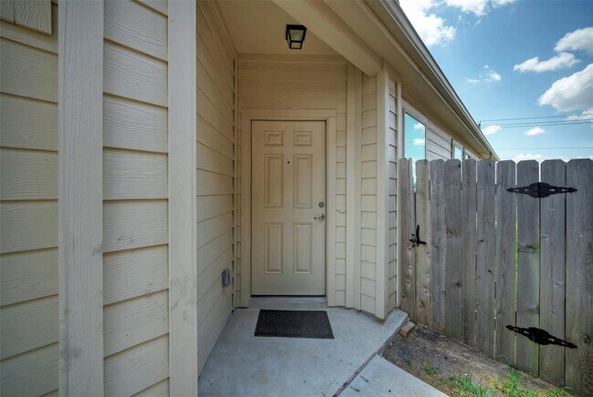 Photo - 913 Fortrose Ter