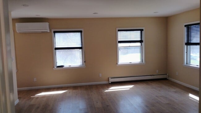 Living Room - 48 Ringwood Ave Unit 48B Ringwood Ave,