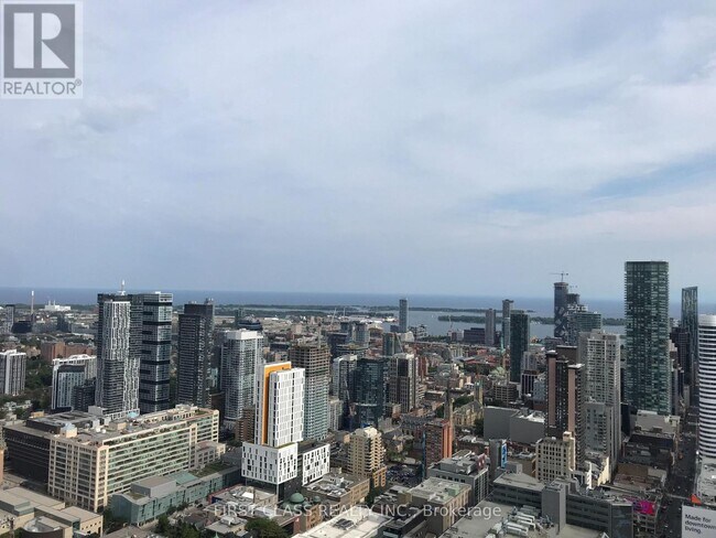 Photo - 386 Yonge St Unit 5102