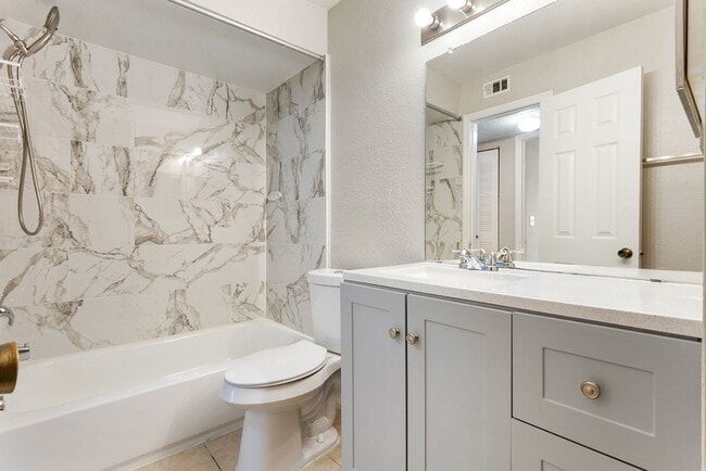 Building Photo - Venetian Place - 833 Unit 833