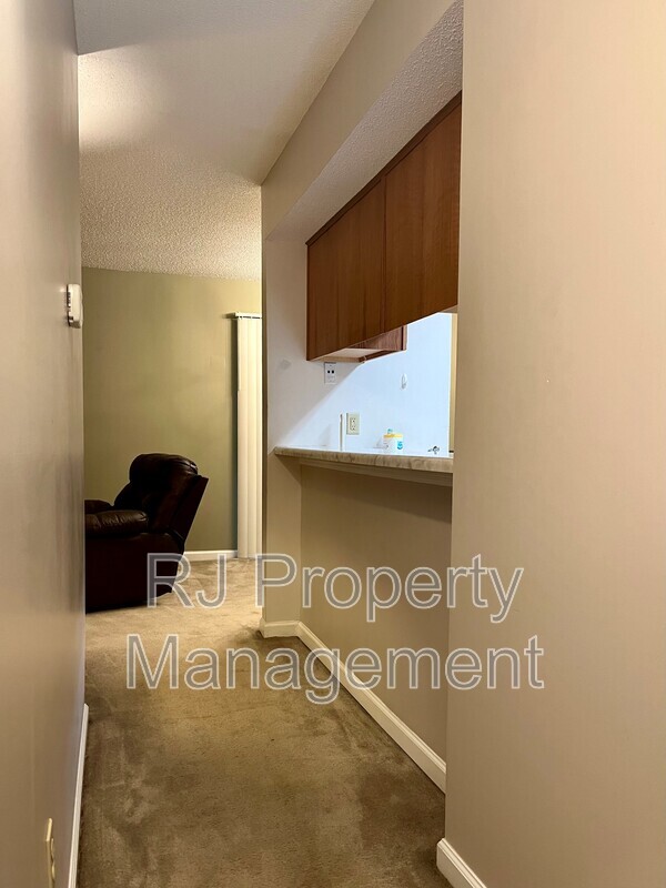 Building Photo - 5656 Encino Cove Unit Apt 2