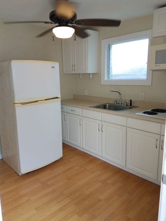 Photo - 2br/1ba/2pkg in Coconut Grove Kailua near ...