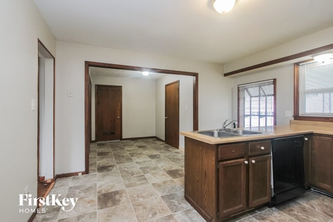 Photo - 311 N Boehning St