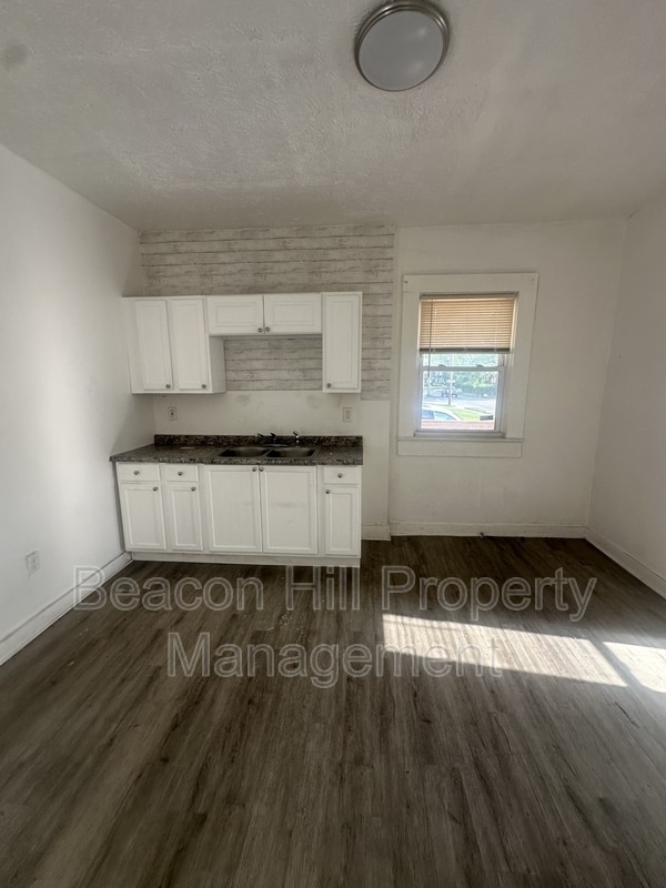 Photo - 1125 E 99th St