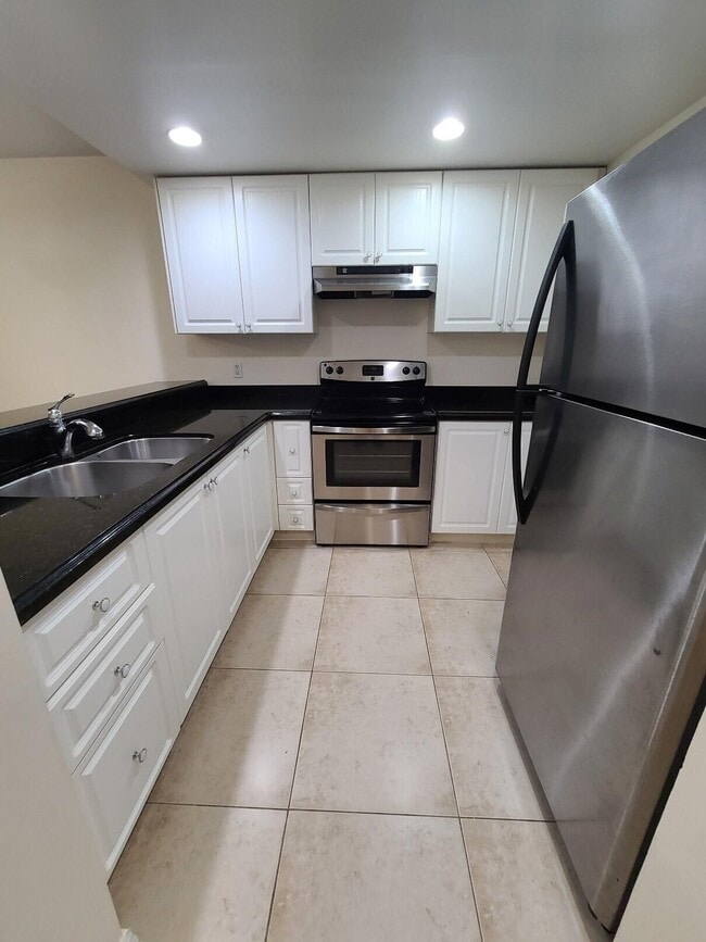 Photo - 1547 Lake Crystal Dr Unit A