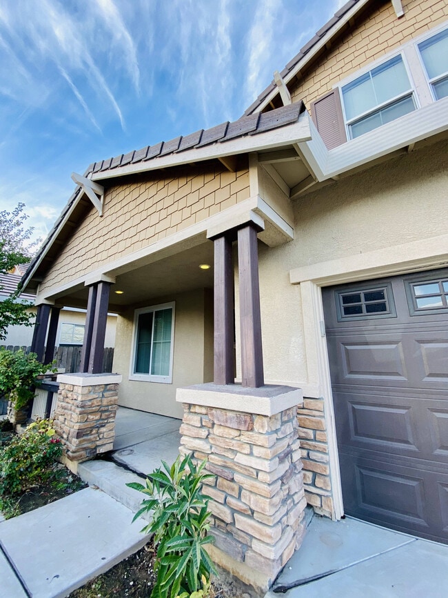 Photo - 1001 La Paloma St