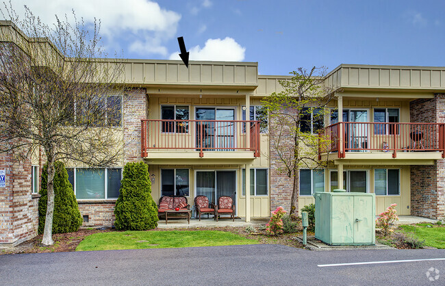 Building Photo - Top floor 2 bed condo w/western view to Pu...