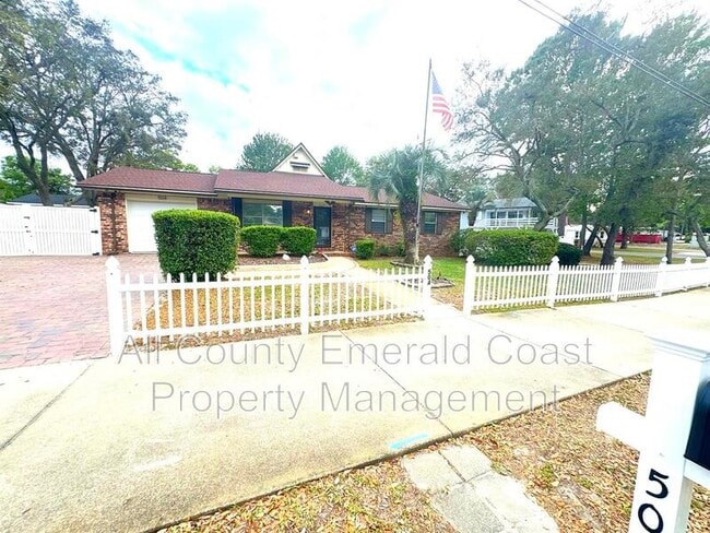 Building Photo - 504 Kelly St