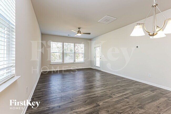 Photo - 538 Hillpark Ln