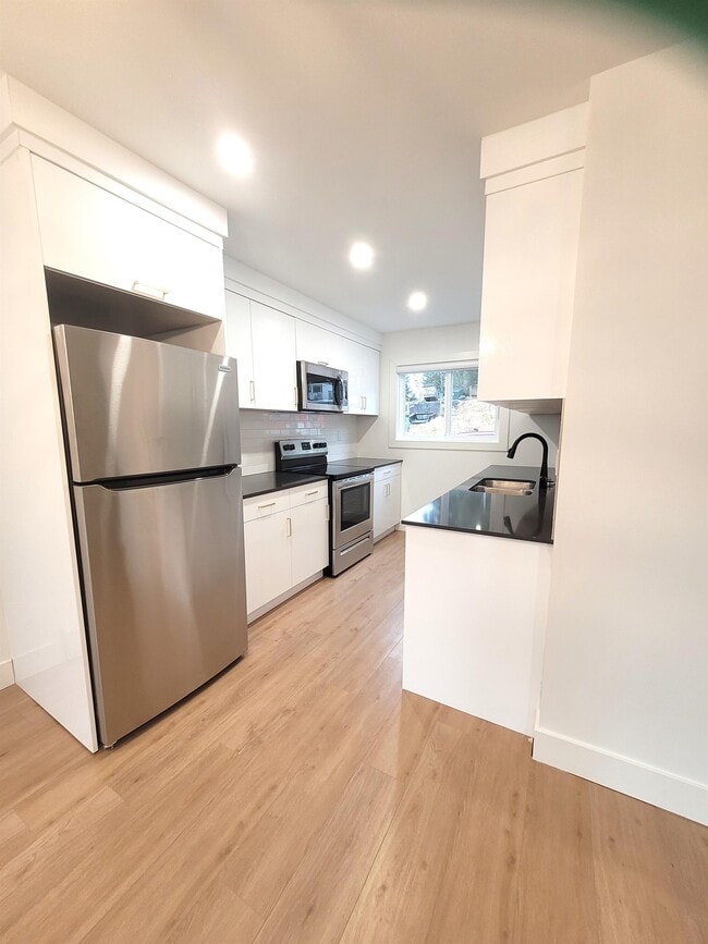 1816-1810 10th Ave E
