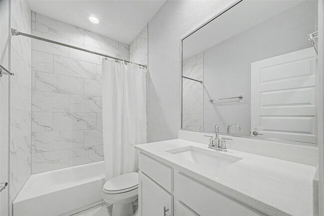 Photo - 911 W 35th St