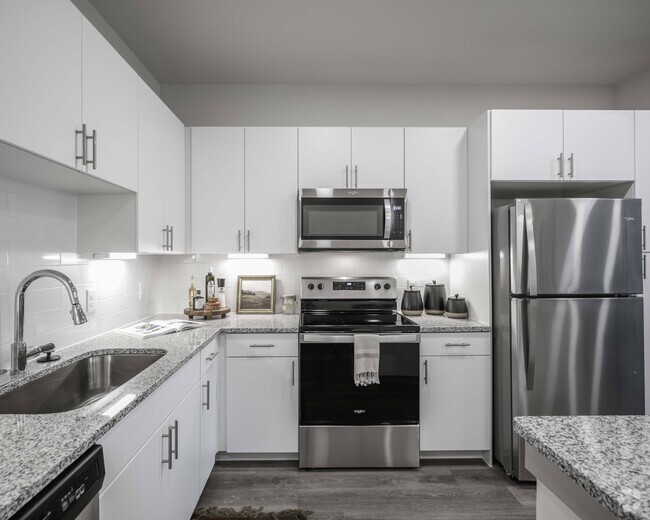 Gourmet kitchen with granite countertops - Beckett Cottingham Rental