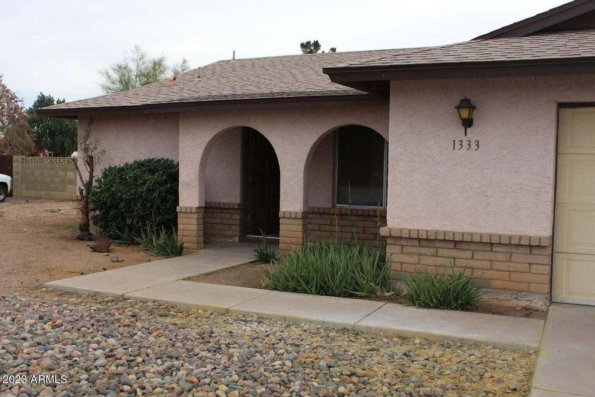 Photo - 1333 E Grove Cir House