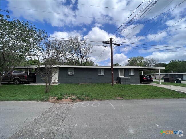 Building Photo - 1013 Hackberry St Rental