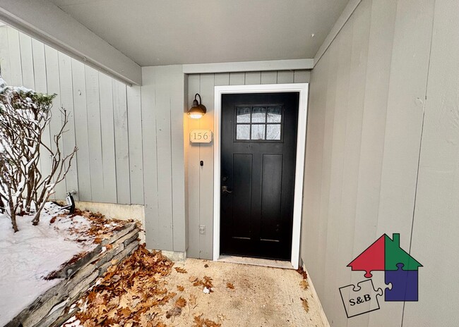 Photo - Modern 3 Bedroom 2.5 Bathroom Shelburne Apartment!