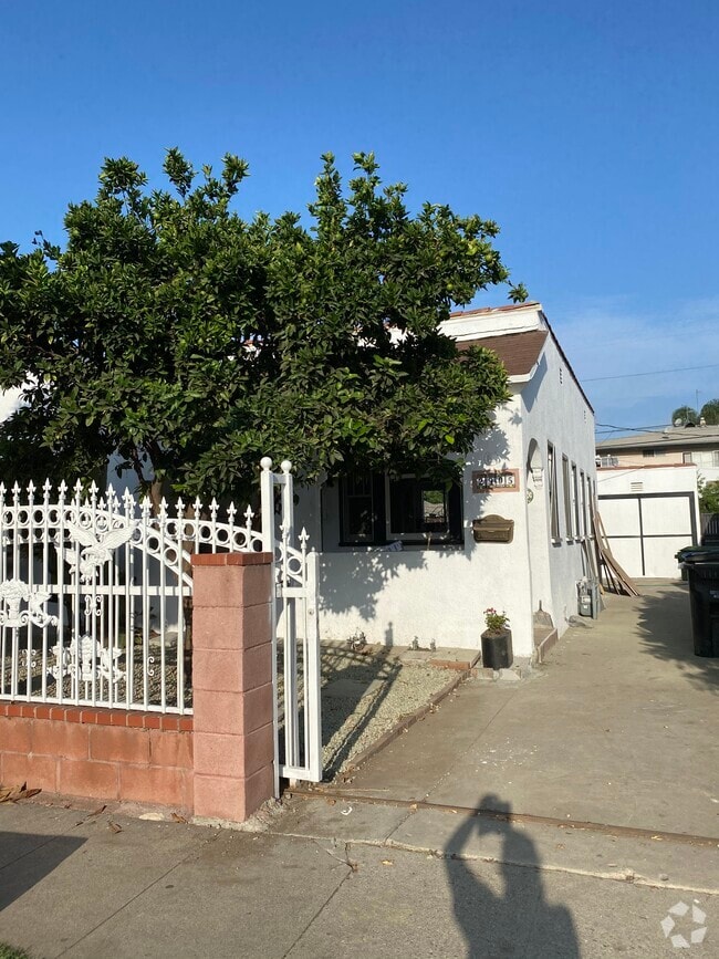 street view - 2905 S Redondo Blvd Rental