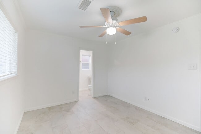 Photo - 726 Parkhill St