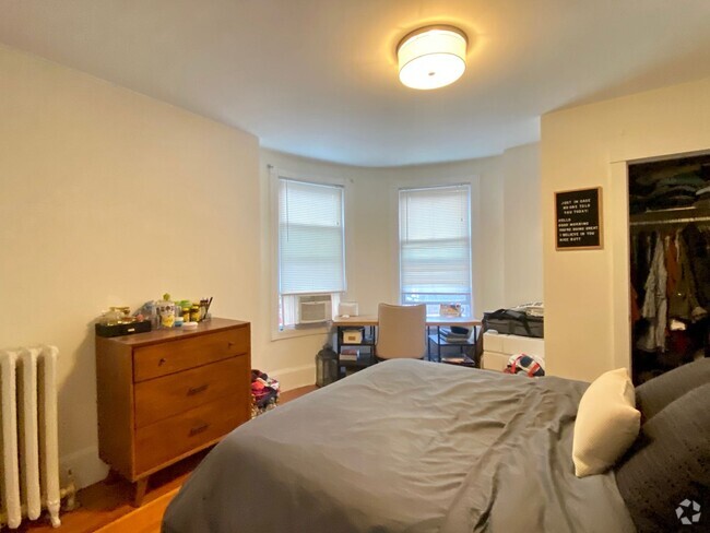 Building Photo - Spacious two bedroom in Brookline Rental