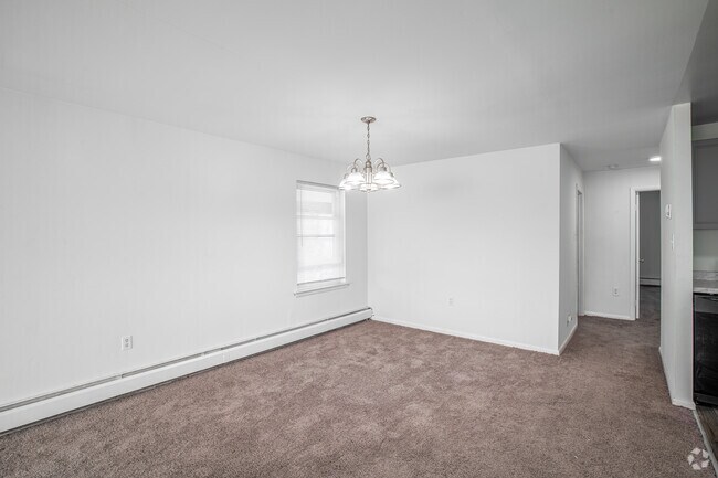 2BR, 1BA - 925SF - Dining Area