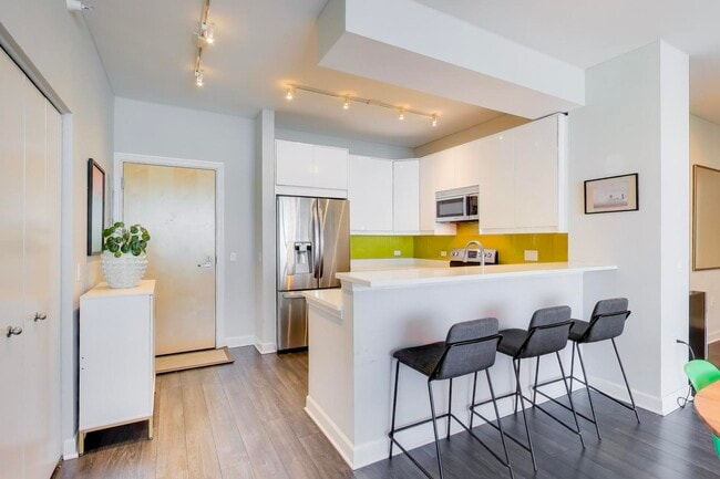 Photo - 1629 S Prairie Ave Unit 2403