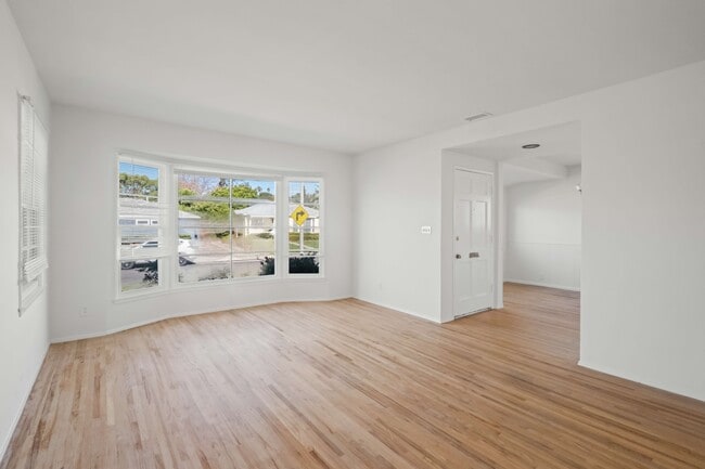 Photo - 13218 Lake St