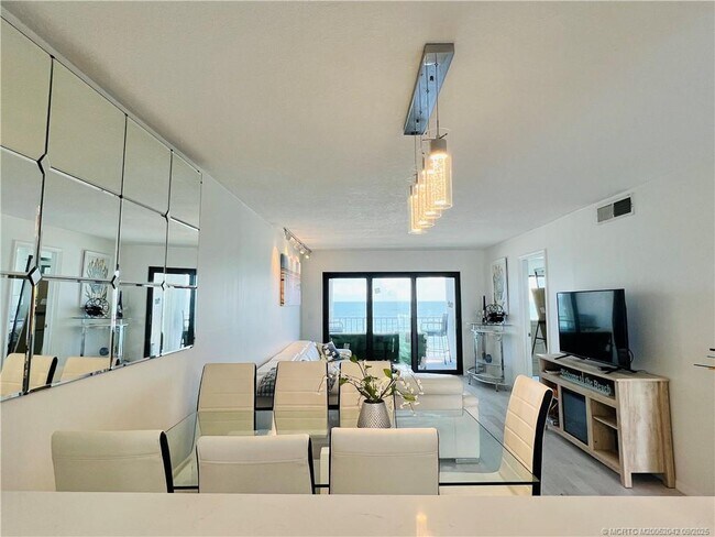 Building Photo - 9400 S Ocean Dr Unit 707
