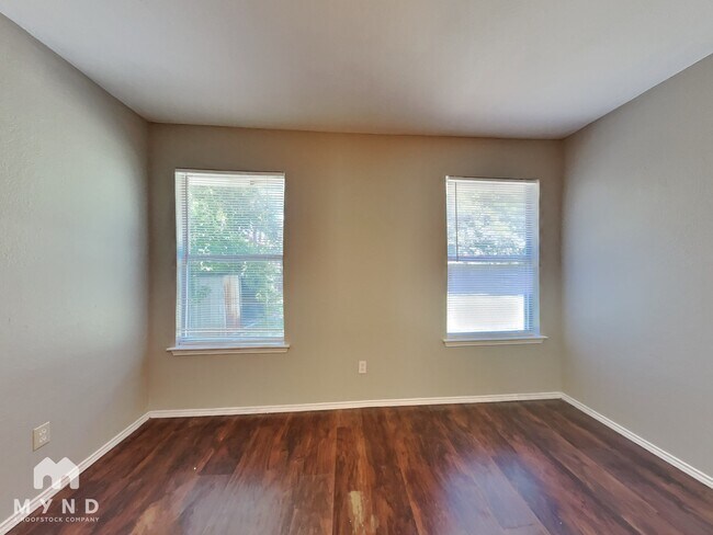 Photo - 327 W Little Creek Rd