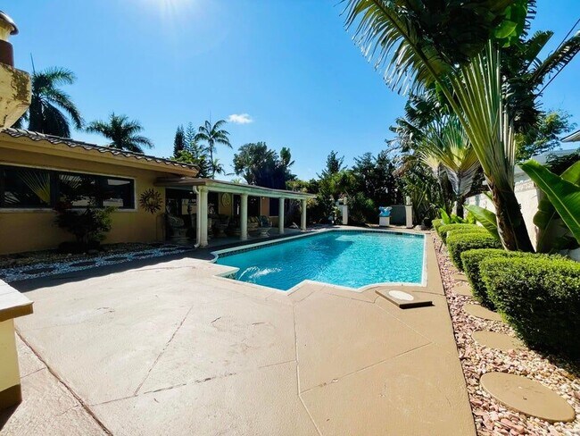 Photo - 2725 NE 27th Ct