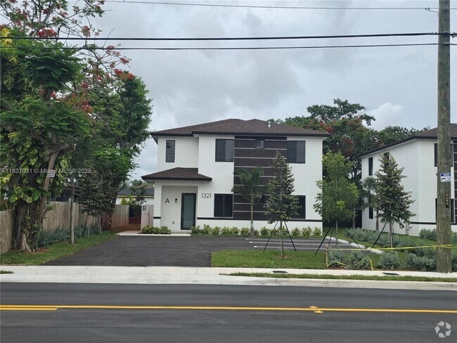 Building Photo - 1321 NW 6th Ave Unit A Rental