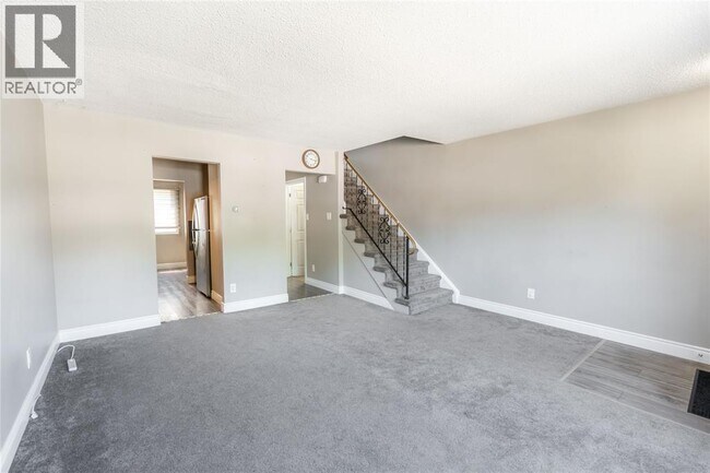 Photo - 301 Edgewood St