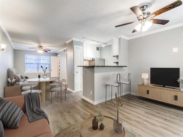 Building Photo - 4525 Gilbert Ave Unit 203 Rental