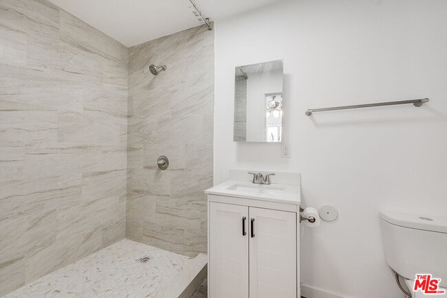 Photo - 1033 57th St