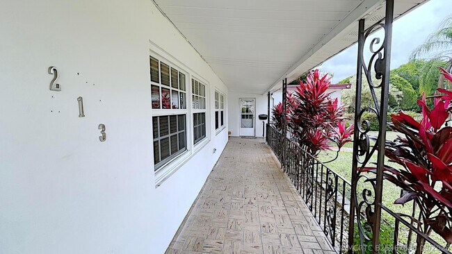Photo - 213 SW 3rd Pl