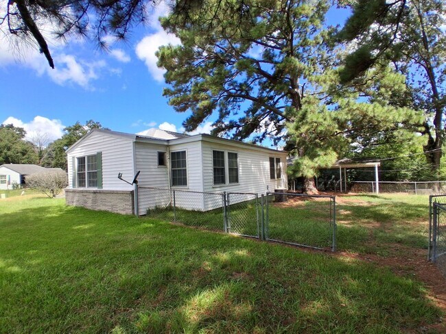 905 Pinckney Ave