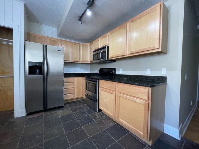 Building Photo - 933 E Front St Unit A