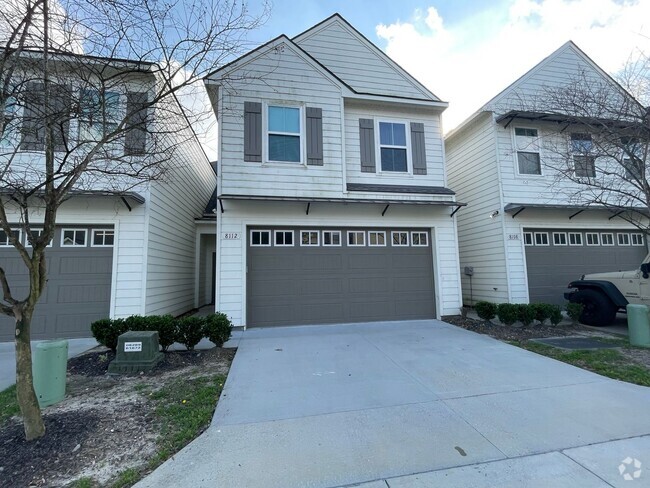 Building Photo - 3 Bedroom Garden Home in Stonelake Village...