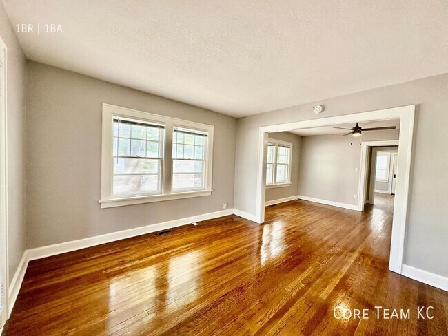 Photo - 103 W 51st St Unit 107-2W