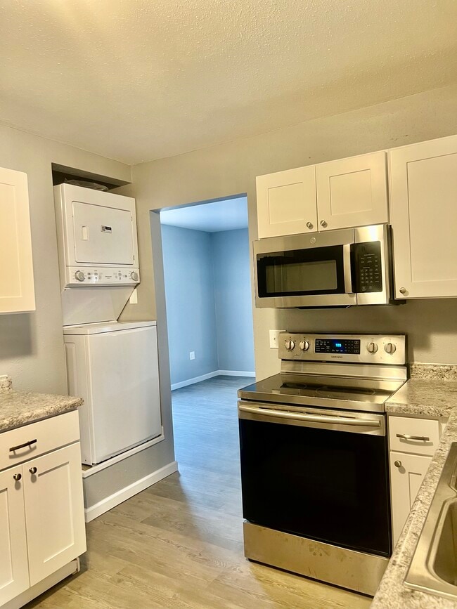 Photo - 2210 Salu St