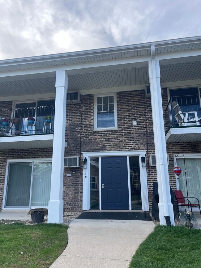 Building Photo - Beautifully Updated 1-Bedroom Condo!