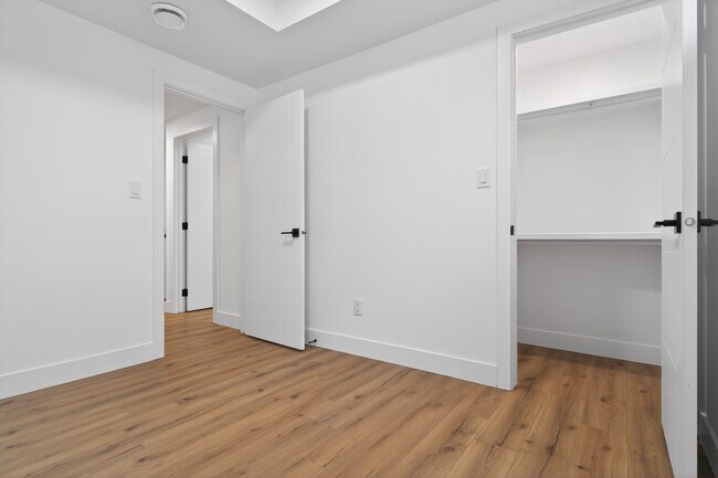 Photo - 9232 85 St NW