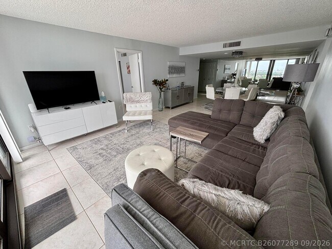 5600 N Flagler Dr Unit 2105