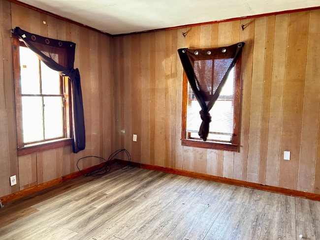 Photo - 308 S 1st St