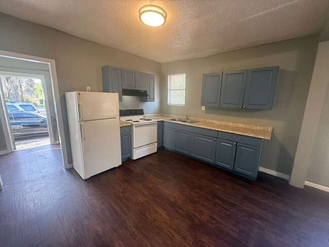 Photo - Beautiful Remodeled 4/1 Single Family Home in Lakeland