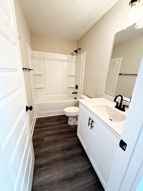 Photo - 890 Cumberland Dr