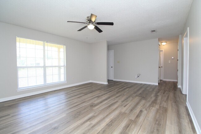 Photo - 3/2 Northwest Pensacola brick home with ga...